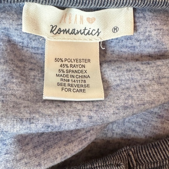 **URBAN ROMANTICS* Blue Long Sleeve Peplum Top Size Medium - Picture 6 of 7